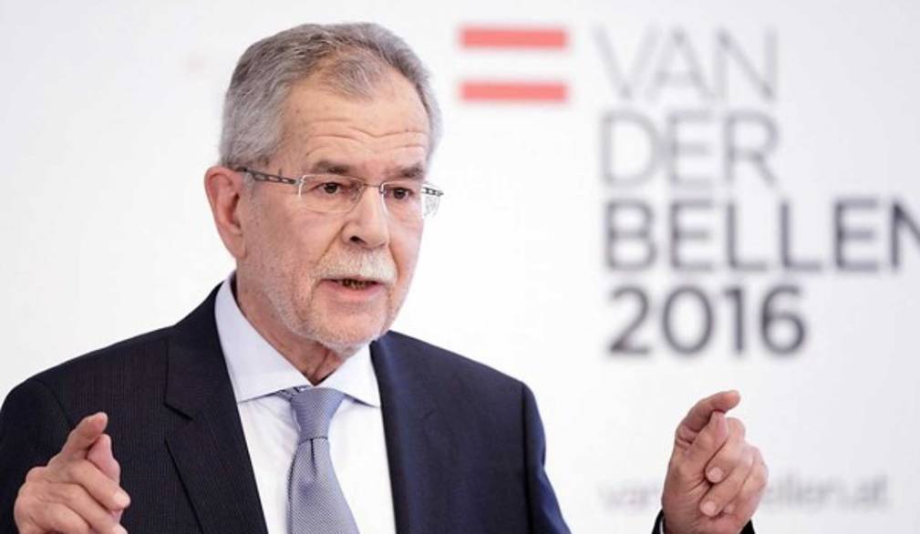 Austria, Van der Bellen vince di un soffio e ferma la destra