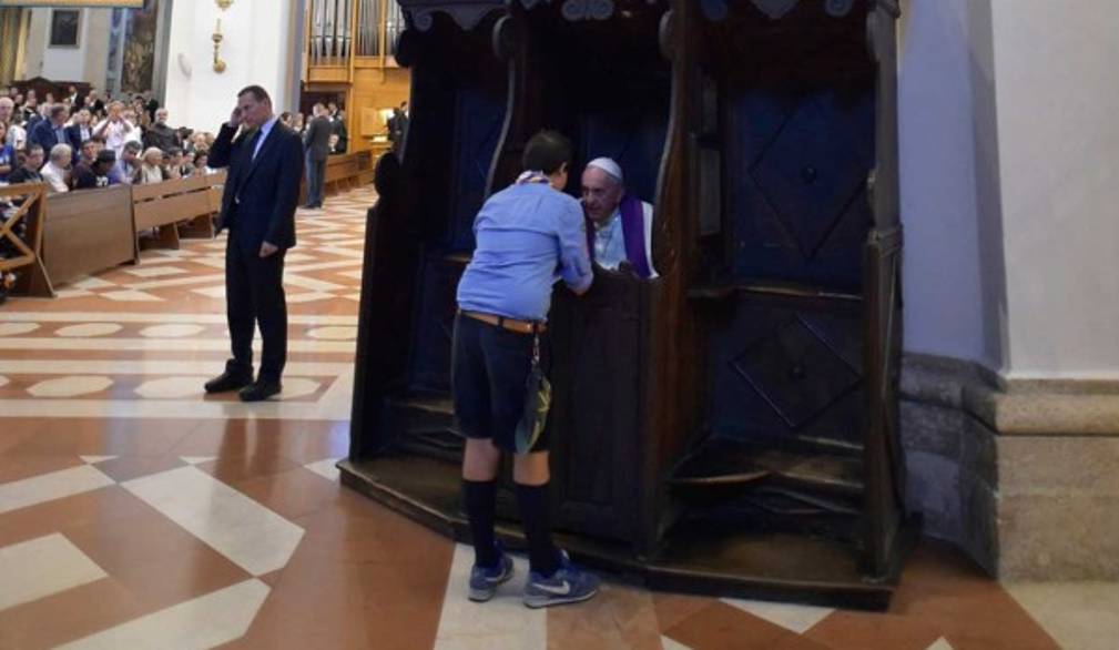 Francesco alla Porziuncola, "Il mondo ha bisogno di perdono"