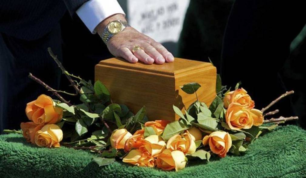 Documento vaticano: la cremazione non è vietata, ma la Chiesa preferisce la sepoltura