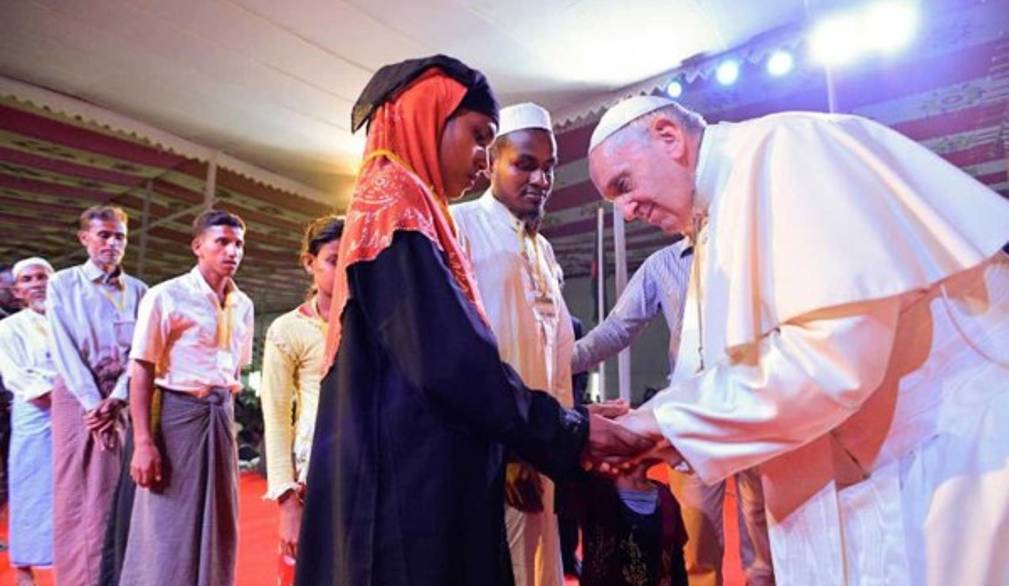 Il Papa chiede perdono ai Rohingya per l'indifferenza del mondo