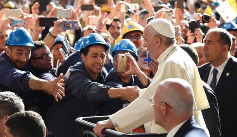 Il Papa al Sole 24 Ore: "Il lavoro conferisce dignità all'uomo, non il contrario"