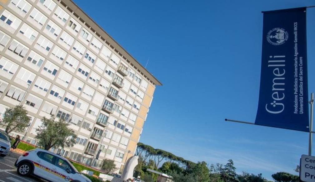 Papa al Gemelli: Bruni, “decorso clinico senza complicanze, sarà dimesso domani”