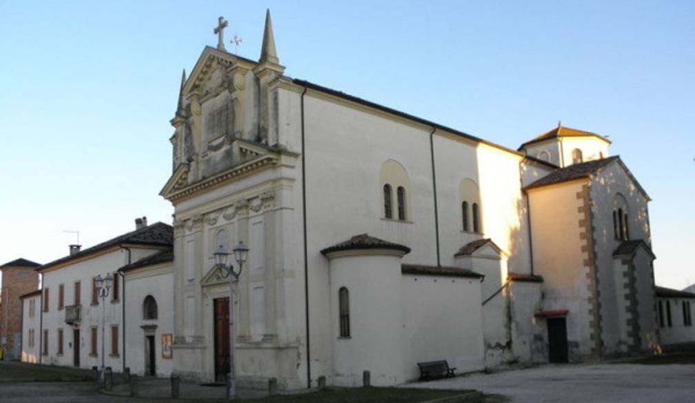 Coronavirus, ore di attesa e nella parrocchia di Vo' Eugeneo