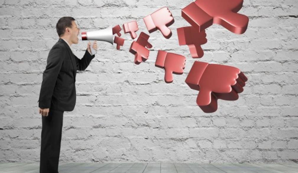 Editoriale: la moda di sproloquiare sui social
