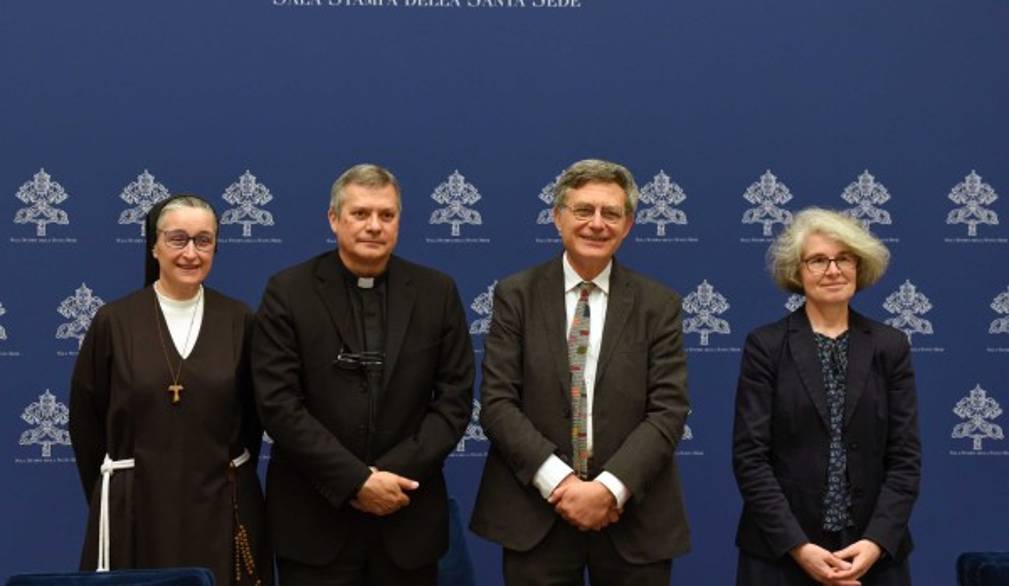 Vaticano: come confrontarsi con i social media