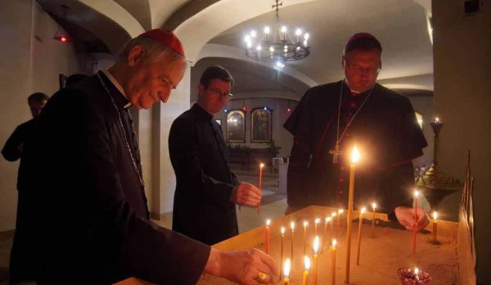 Il cardinale Zuppi a Kiev, Santa Sede: "Visita breve, ma intensa". Nunzio: "Venuto per ascoltare"