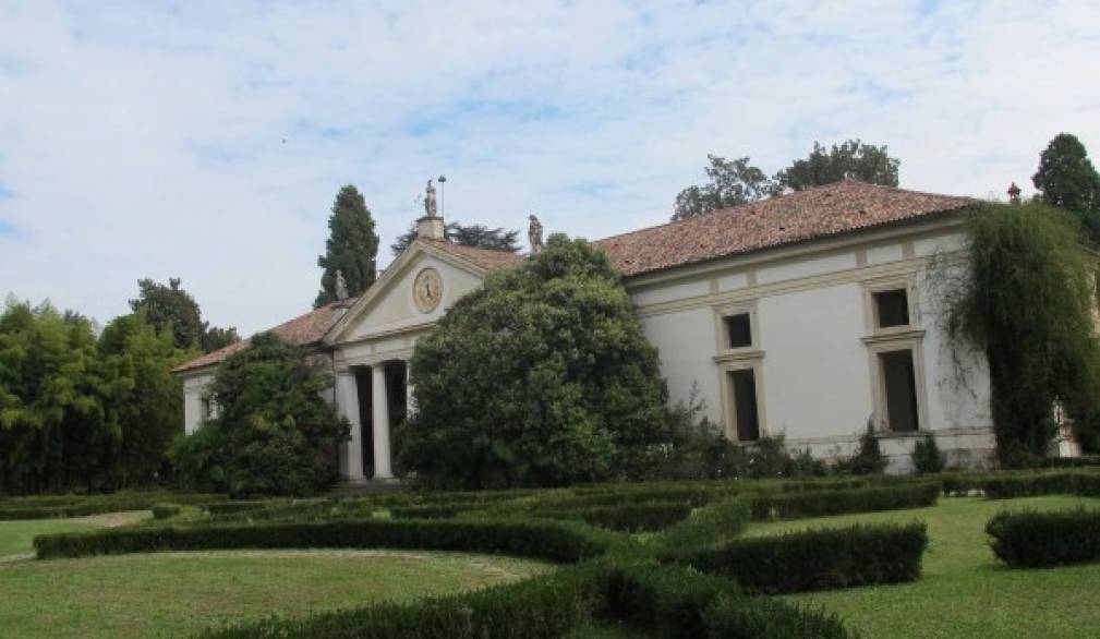 Villa Franchetti: cinque offerte per sette quote