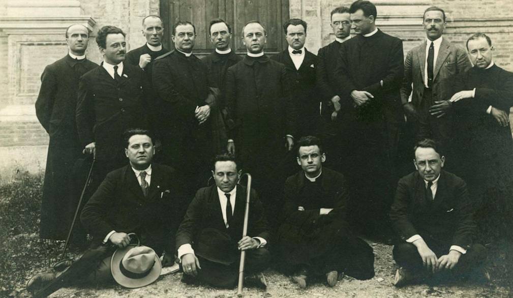 A sinistra: gruppo di pubblicisti trevigiani. Giuseppe Corazzin è il secondo da sinistra