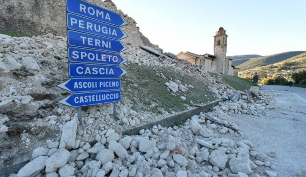 Terremoto, Norcia sfregiata: ma prima le persone