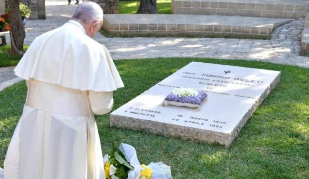 Il Papa: con don Tonino per una Chiesa &quot;contempl-attiva&quot;