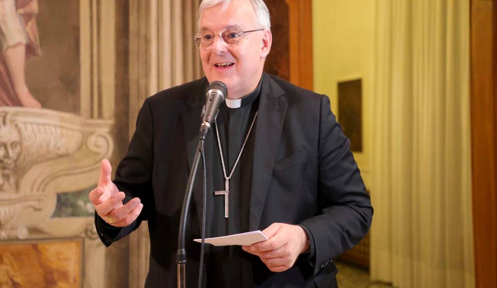 Coscienza, via maestra: il vescovo Tomasi incontra i politici e amministratori