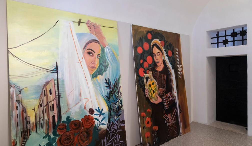 Le tele dipinte da Laila Ajjawi, street artist palestinese