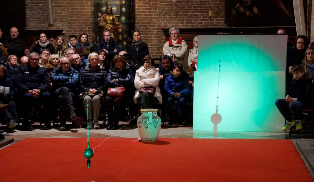 Pendolo di Foucault: riprodotto l’esperimento nella chiesa di San Nicolò