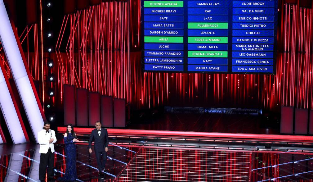 Festival di Sanremo: Laura Pausini, Can Yaman e Carlo Conti durante la prima serata del Festival di Sanremo