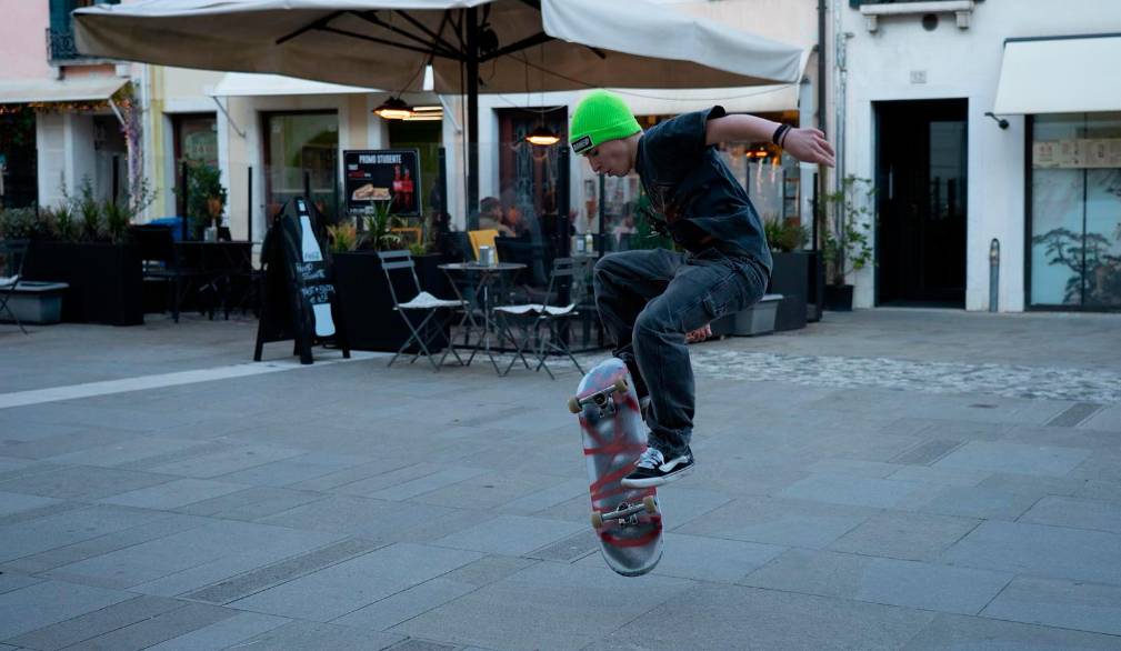 Giovani in centro: il progetto di Volontarinsieme che coinvolge ragazzi e famiglie