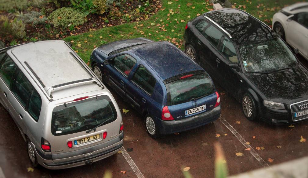 Il dilemma parcheggio... Si può tenere occupato il posto auto?