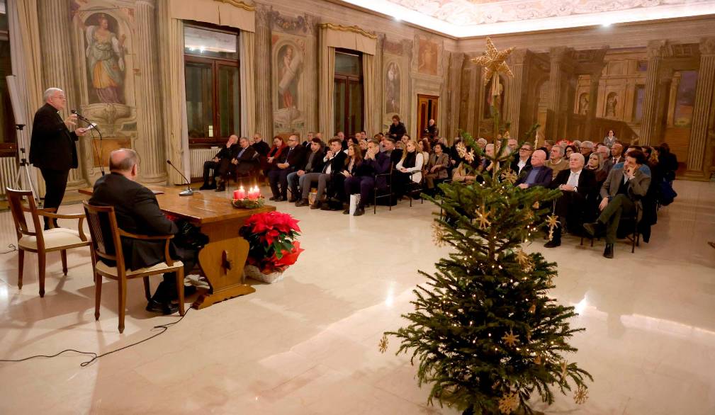 Coscienza, via maestra: il vescovo Tomasi incontra i politici e amministratori