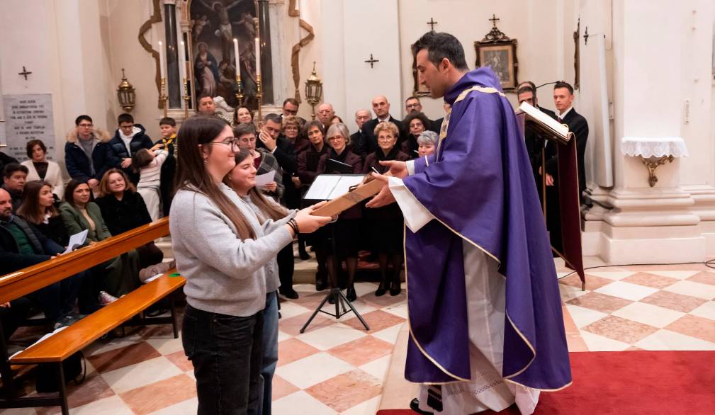 Casier e Sant’Antonino, l’ingresso di don Oscar Pastro: “Passo leggero e cuore aperto”