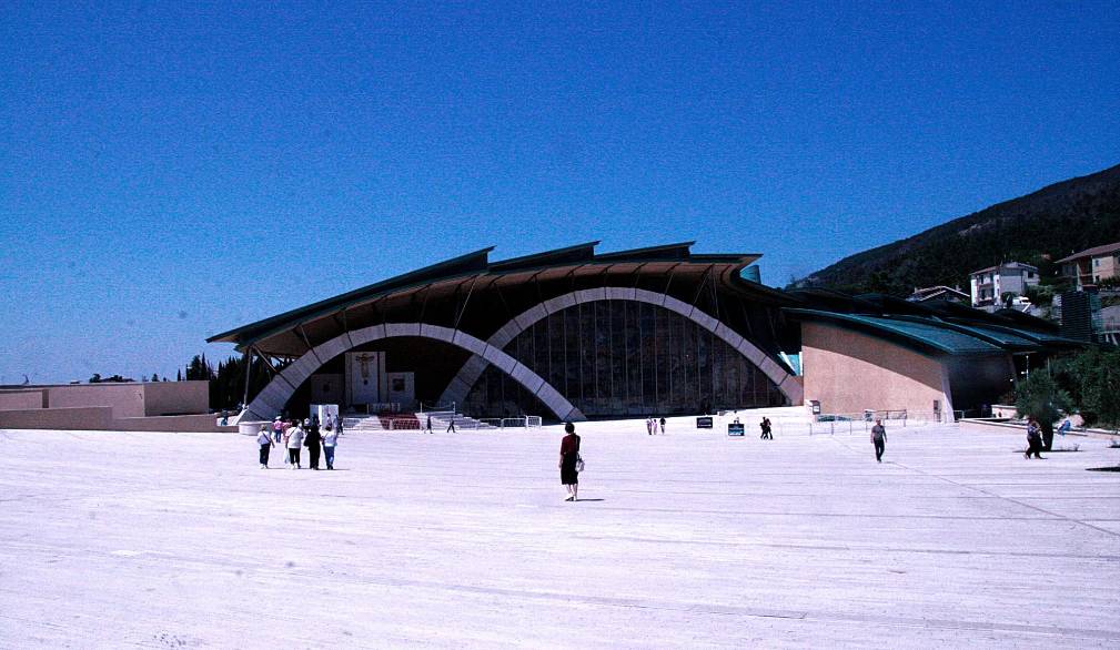 Foto esterno chiesa San Giovanni Rotondo