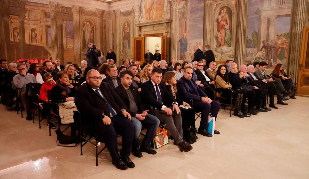 Coscienza, via maestra: il vescovo Tomasi incontra i politici e amministratori