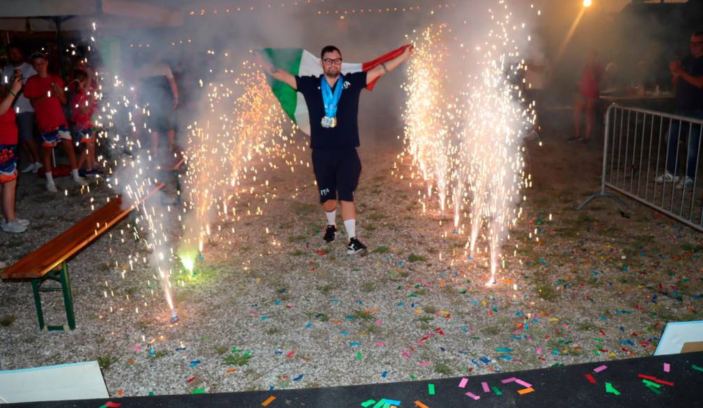Vedelago, evento in piazza per celebrare Gianmaria Roncato, un vincente in piscina
