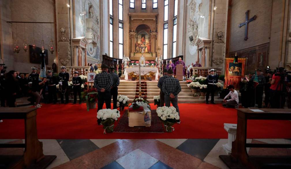 Funerale di Giancarlo Gentilini, l’omelia del vescovo Tomasi: “Una passione forte” per la città