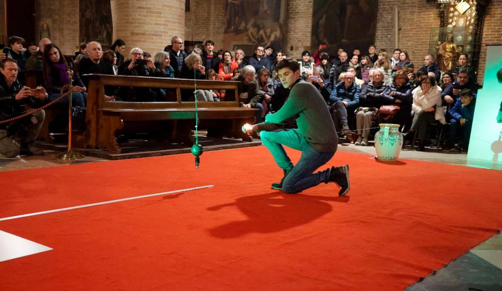 Pendolo di Foucault: riprodotto l’esperimento nella chiesa di San Nicolò