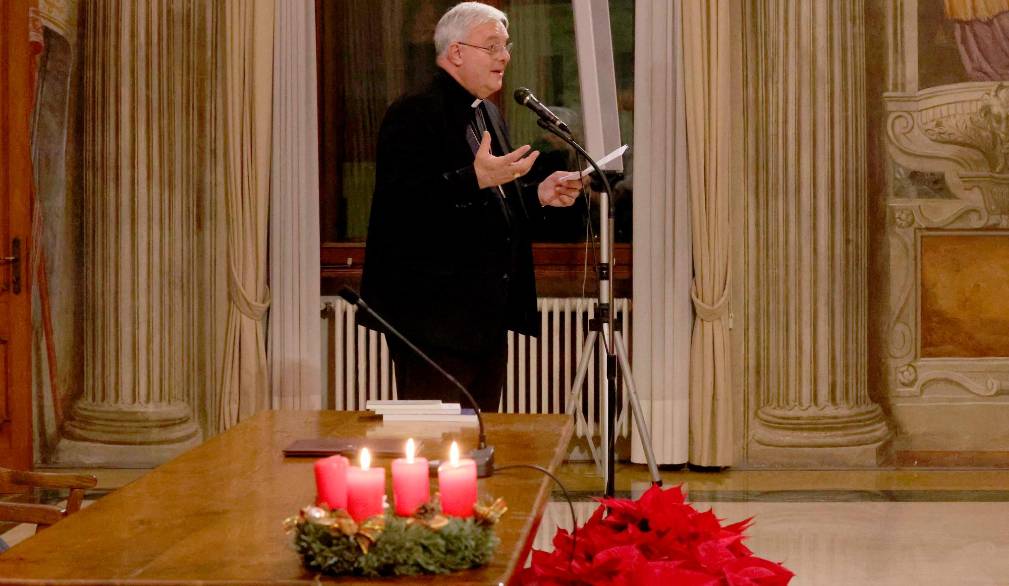 Coscienza, via maestra: il vescovo Tomasi incontra i politici e amministratori