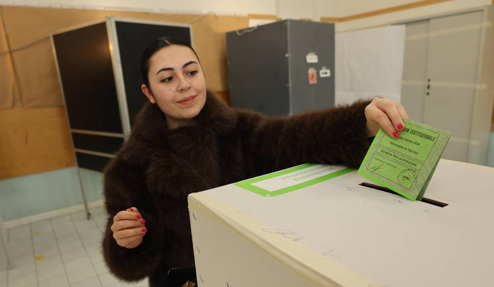 DESIDERA. AG.FOTOFILM. TREVISO. TREVIGIANI AL VOTO REFERENDUM GIUSTIZIA