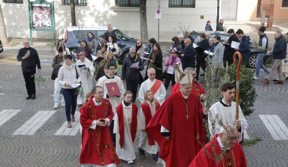 Domenica delle Palme, il Vescovo: “In ascolto di Gesù, compagni dei crocifissi di oggi”