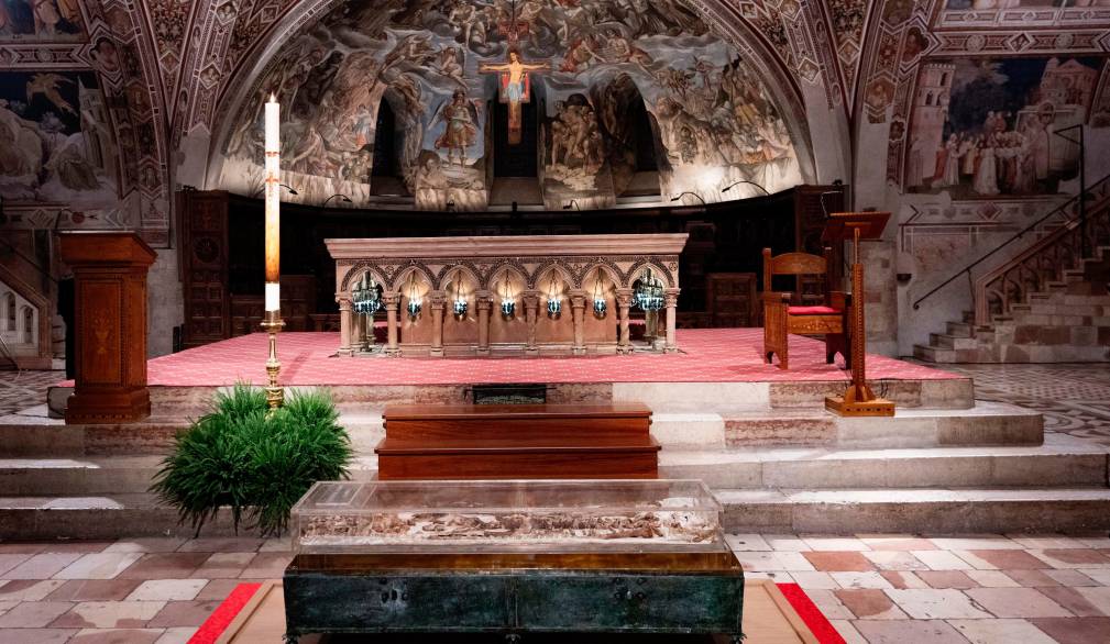 La teca con le reliquie di san Francesco, in basilica