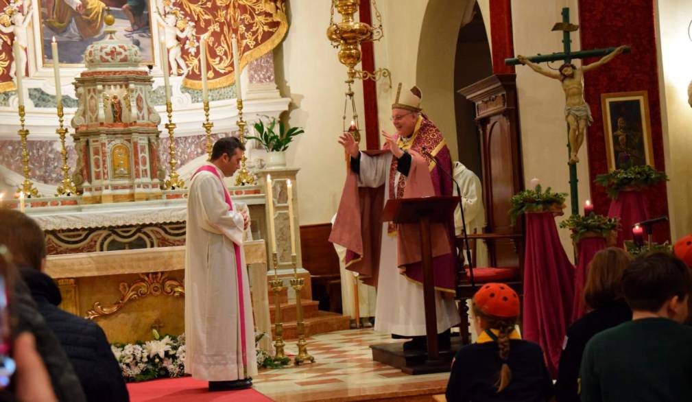 Casier e Sant’Antonino, l’ingresso di don Oscar Pastro: “Passo leggero e cuore aperto”