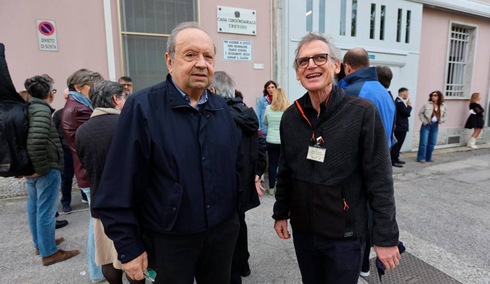 A sinistra, don Pietro Zardo, cappellano della casa circondariale, a destra, don Otello Bisetto, cappellano del minorile