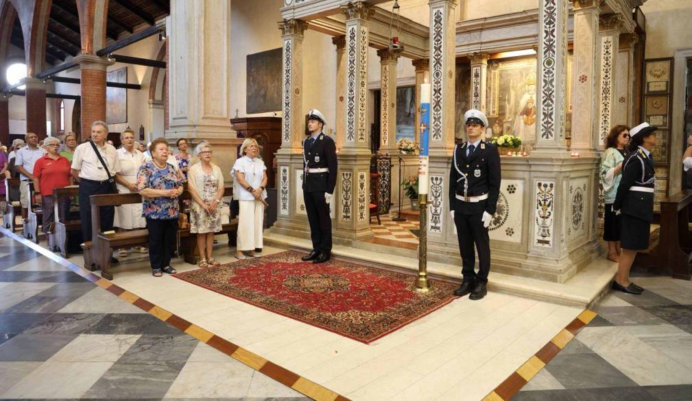Assunta, dono del cero votivo. Dal Vescovo preghiera per la pace, la giustizia e la vita