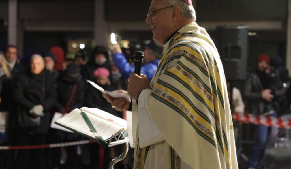 Natale, la messa del Vescovo alla stazione delle corriere: “È nelle nostre città che oggi si ripete il viaggio da Nazaret a Betlemme”