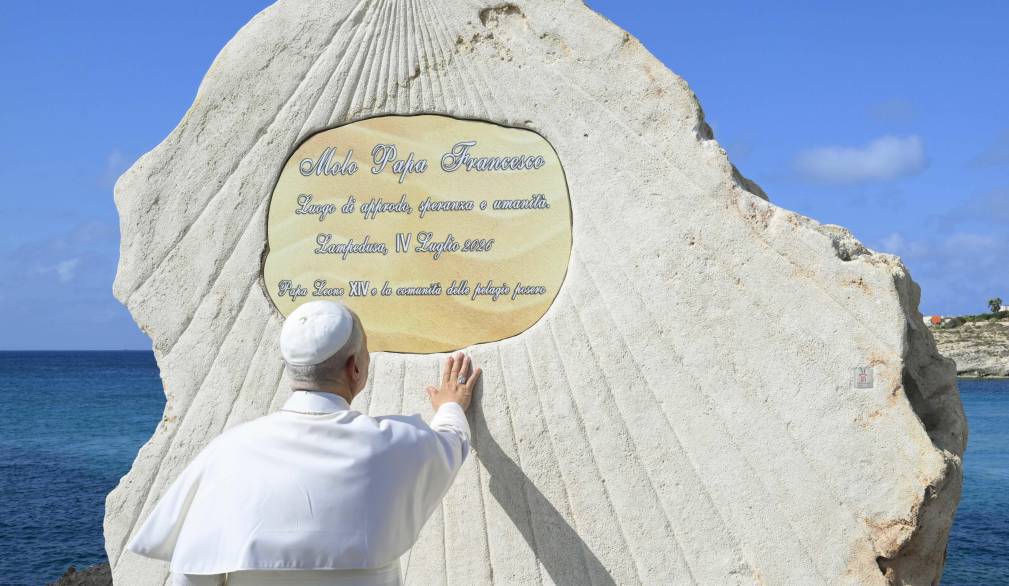 Papa a Lampedusa: “i morti in questo mare sono vittime di decisioni prese e mancate”