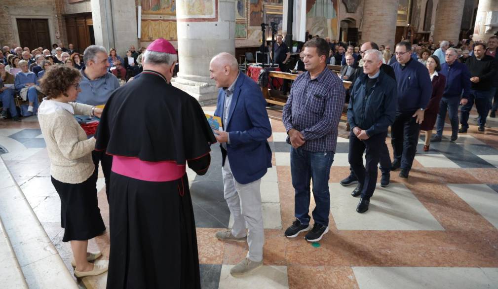 Avviata davanti a oltre mille persone la Visita pastorale. Il Vescovo: “Riconosceremo insieme i doni di Dio”