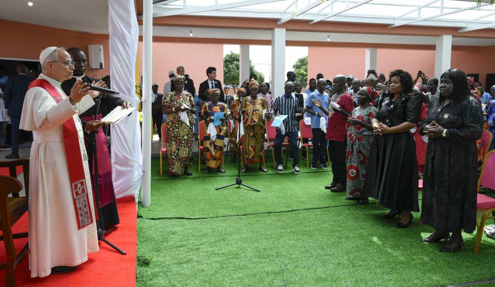 Papa in Angola: “costruire un mondo senza più guerre”