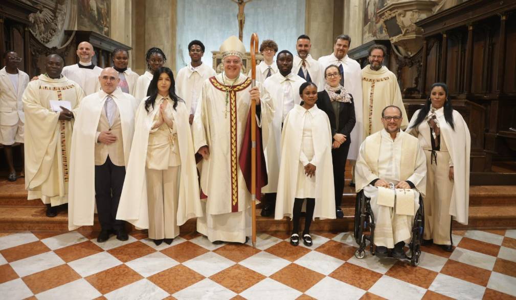 Veglia Pasquale in Cattedrale, l’annuncio del Risorto “nel cuore di un mondo sempre più toccato dal male”