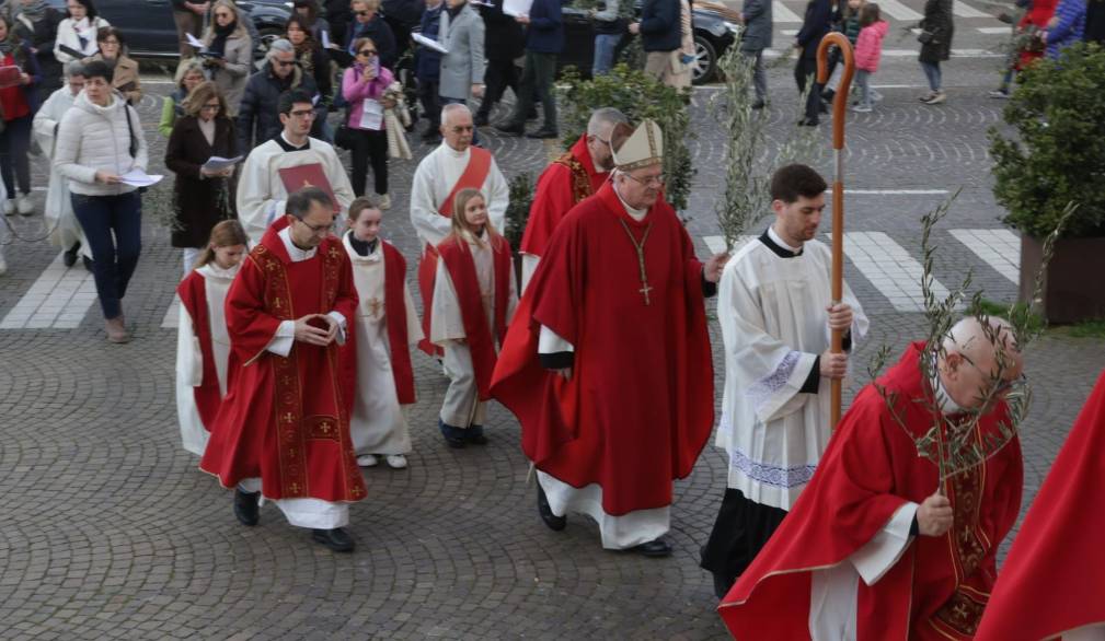 Domenica delle Palme, il Vescovo: “In ascolto di Gesù, compagni dei crocifissi di oggi”