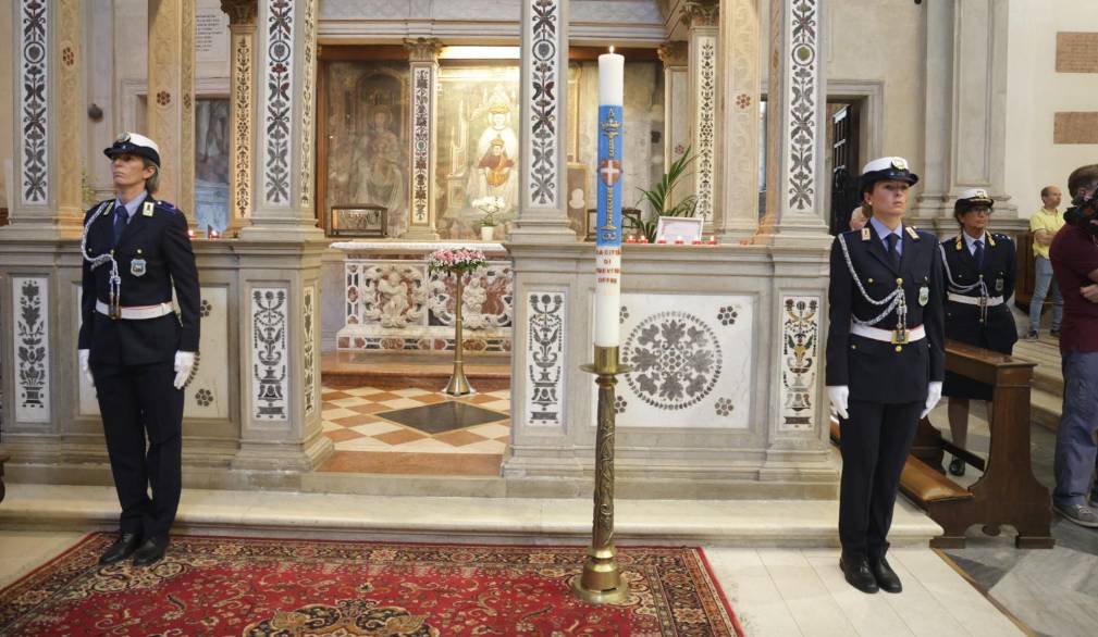 La “donna vestita di sole” ci insegni a “diventare tessitori di speranza”