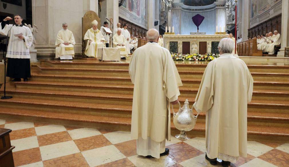 Messa crismale in Cattedrale: “Nella comunione tra noi, strumenti e testimoni dell’amore
