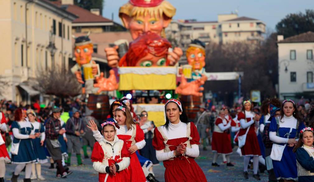 Fine settimana di festa per il Carnevale con le sfilate dei carri