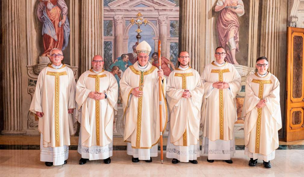 Moltissimi fedeli in cattedrale per l’ordinazione dei nuovi presbiteri