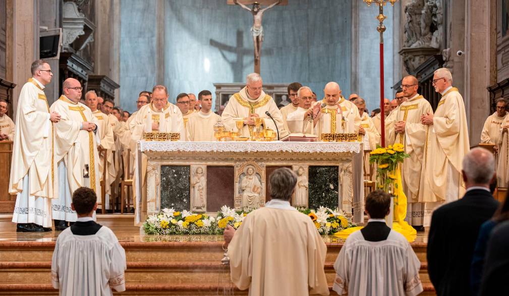 Moltissimi fedeli in cattedrale per l’ordinazione dei nuovi presbiteri