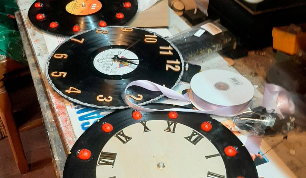 Paese: nella casa di Gianni Simon, l’orologiaio “maestro del tempo”