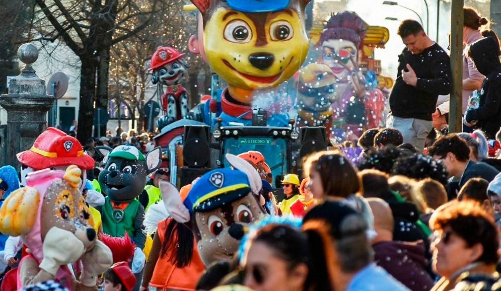 Fine settimana di festa per il Carnevale con le sfilate dei carri