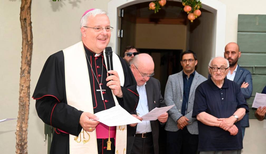 Il vescovo Michele all’inaugurazione di casa Pio X, a Riese, il 21 settembre ( foto Zamprogna)