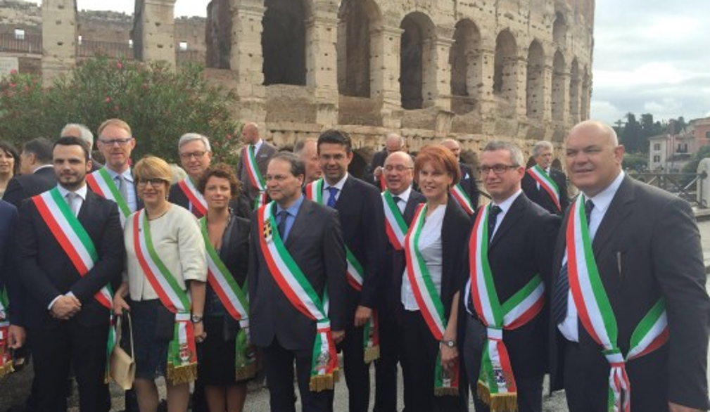 Anche i sindaci veneti sfilano a Roma in fascia tricolore