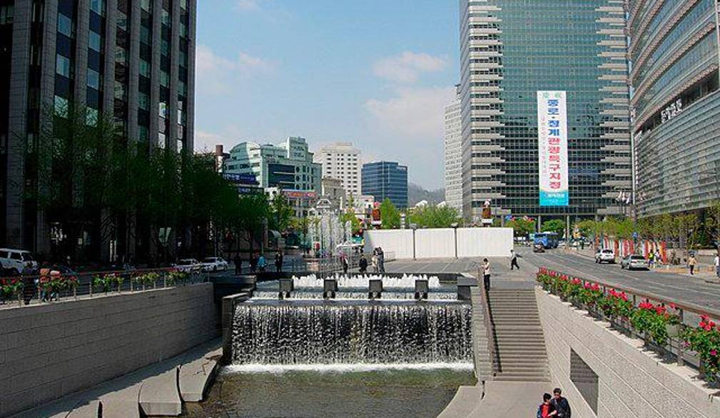 Seul, dove un fiume, prima ricoperto da un’autostrada, è tornato a scorrere in città